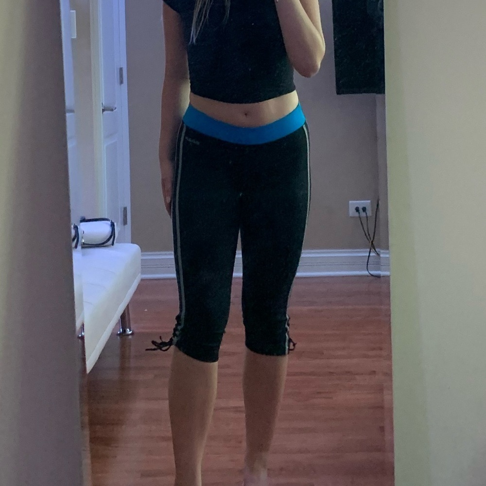 Bebe Sport aqua turquoise waistband capri lace up  leggings EUC